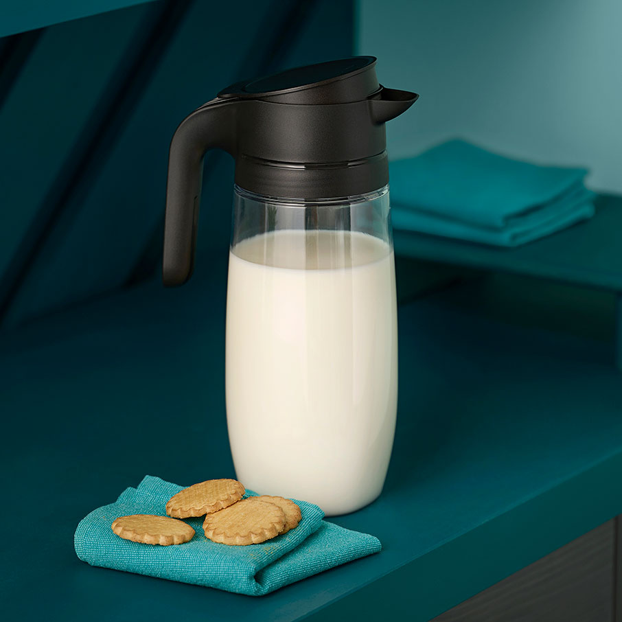 Clearly Elegant® 1.7L Pitcher with Strainer Lid – Unbreakable Tritan