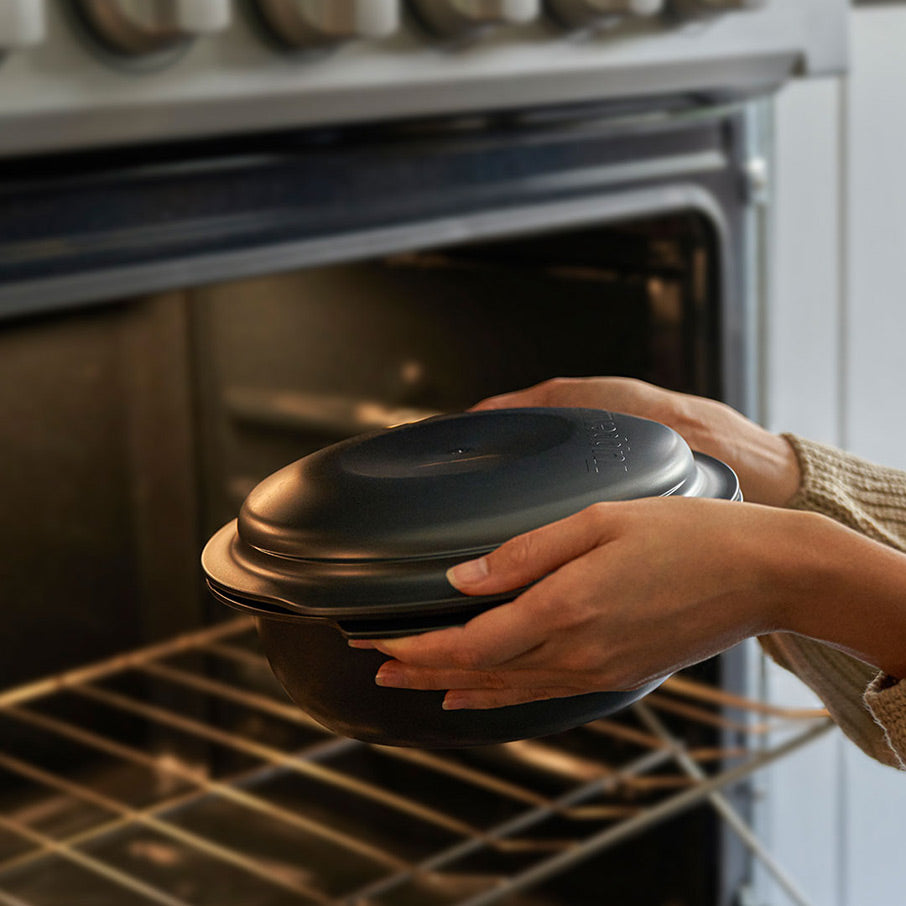 UltraPro Oven-Safe Round Baking Pan with Cover – 1.6 Quart